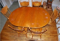 OAK DINING ROOM TABLE WITH LEAF & 6 CHAIRS