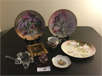 Decorative Plates & Floral Items