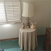 Accent Table, Lamp & (2) Decorative Pitchers