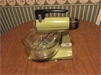 Vintage Sunbeam MixMaster Avocado Green Mixer