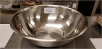 Lot of 2 stainless steel large bowls
