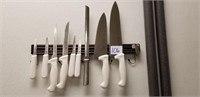 Kitchen knives with magnet
