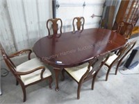Davis Cabinet Co. dining table w/ 2 leaves & 6 cha