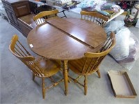 Kitchen table w/ 1 leaf & 4 chairs
