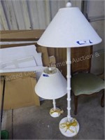 1 table - 1 floor lamp