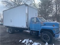 1989 Ford  F700 18' Box Truck