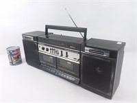Radio portable Sanyo modèle A 225, fonctionnelle