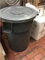 lg trash can w/lid