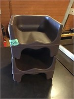 pair of stackable booster seats
