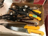 kitchen utensils an knifes
