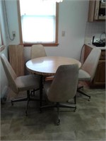 Round Kitchen Table w/4 Chairs on Castors/Leaf