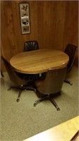 Kitchen table w/4 chairs 47 1/2 × 35 1/2