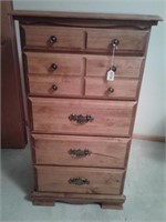 Maple 5 Drawer Chest of Drawers 

23" x 17" x 43