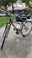 Trek 15" 7200 Multitasking bicycle w/rear carrier