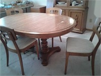 Dining Room Table w/4 Chairs and 2 Leaves