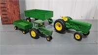 ERTL JD WF tractor and wagon
Tractor and wagon