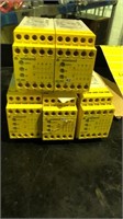 Lot of five wieland safety relays SNO2005-17