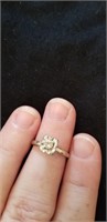 Lovely 14kt gold diamond ring