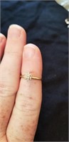 Cute 14kt gold diamond ring