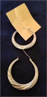 Pretty 10kt gold hoop earrings these are hollow