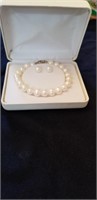 Mesmerizing pearl bracelet and earrings