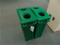 2 rubbermaid recycling trash can
