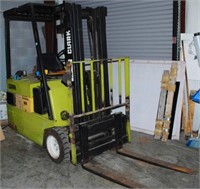 CLARK ELECTRIC FORK LIFT WITH BATTERY CHARGER