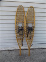 FIELD & FOREST 55" WOOD-FRAME SNOW SHOES