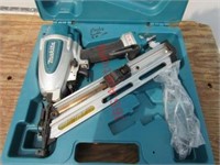 Makita Air Nailer in Case