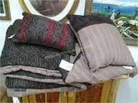 Comforter K 104"x96", shams, 2 d‚cor pillows