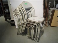 10 chaises en métal