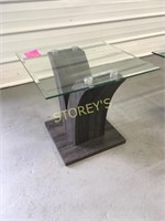 Sq. Glass Top Side Table - 21.5 x 19