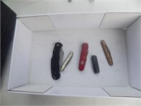 box with 5 pocket knives
