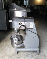 Titan mixer w/bowl and 3 attachment