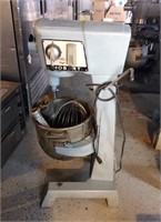 Hobart 30 qt mixer with bowl and 3 attachments