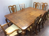 BASSETT DINING ROOM TABLE WITH LEAF & 7 CHAIRS