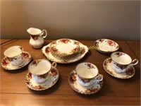 ROYAL ALBERT TEA SERVICE FOR 4 - OLD COUNTRY ROSE