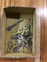 BOX OF KEY KNIVES