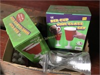 BOX OF DRINKING PARTYWARE