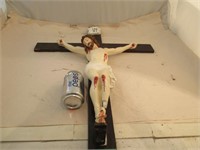Grand crucifix brisé au niveau des jambes
