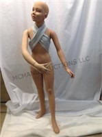 CHILD MANNEQUIN -- FEMALE