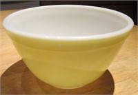 5.75" Diameter Vintage Yellow Pyrex Bowl