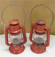 2 VNTG Red Tone Dietz Comet RR Kerosene Lanterns