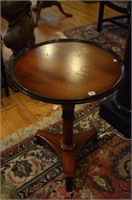 Round contemporary table