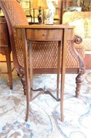Single drawer Georgian-style mahogany side table