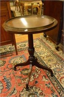 Circular pedestal table