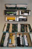 14pc Athearn Rolling Stock w/ 1 Engine Boxed