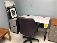 LOT CONSISTING OF: OFFICE FURNITURE INCLUDING