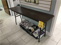 LOT CONSISTING OF: FOLDING TABLE, DESK ON CASTERS