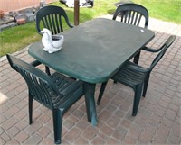Suncast Plastic Patio Table and 4 Chairs